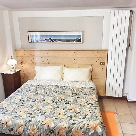 فندق مبيت وإفطار Il Pettirosso Malonno